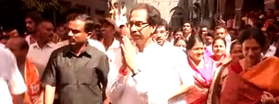 महाराष्ट्रावर भगवा फडकू दे, उद्धवांचं तुळजाभवानीला साकडं