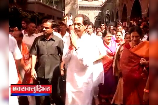 'भगवा फडकू दे' 