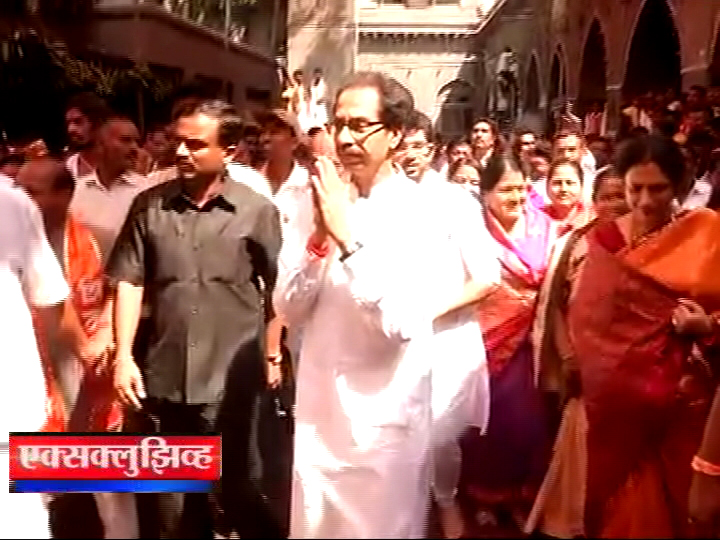 'भगवा फडकू दे'