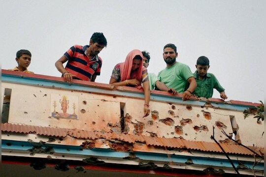 पाकिस्तानची पुन्हा आगळीक, गोळीबारात 5 ठार