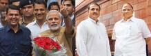 राष्ट्रवादीचा भाजपला बाहेरुन पाठिंबा, सेना वेटिंगवर