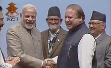 'शेवट गोड', मोदी-शरीफ यांच्यात हस्तांदोलन
