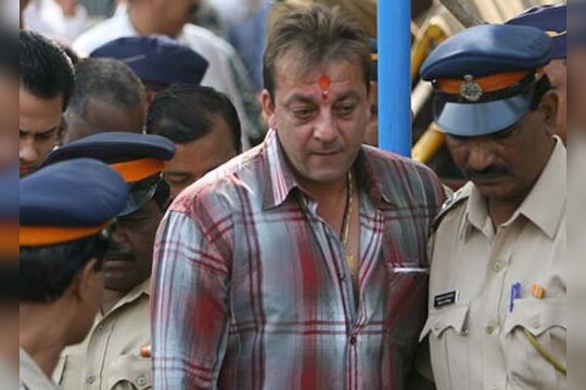 संजय दत्तच्या रजेची चौकशी करणार- गृहराज्यमंत्री राम शिंदे