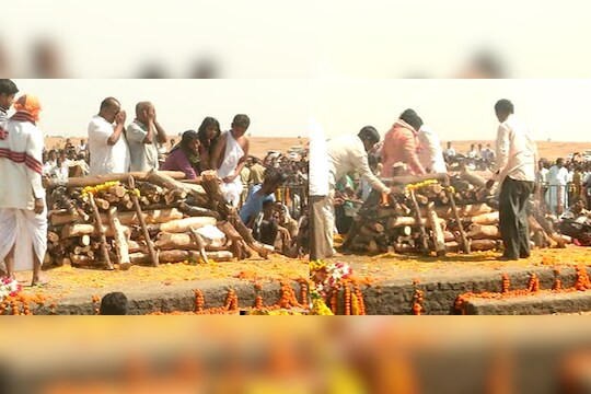 आबा अनंतात विलीन 