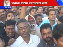 कार्यकर्त्यांना शोक अनावर 