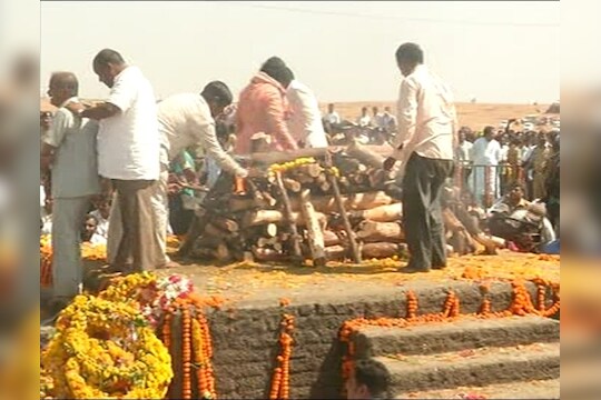 आबा अनंतात विलीन, तिन्ही मुलांनी दिला अग्नी 