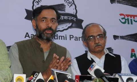 'आप'च्या कार्यकारिणीतून भूषण-यादवांची हकालपट्टी ?