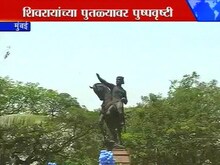 छत्रपतींच्या पुतळ्यावर पुष्पवृष्टी