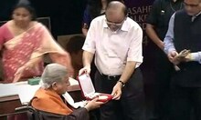 ज्येष्ठ अभिनेते शशी कपूर यांचा 'दादासाहेब फाळके' पुरस्काराने गौरव