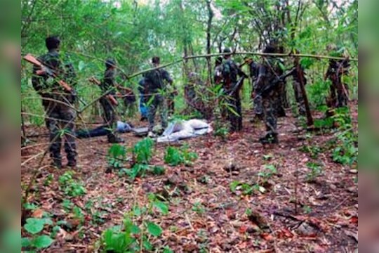 झारखंड : पोलिसांच्या चकमकीत 12 माओवादी ठार  