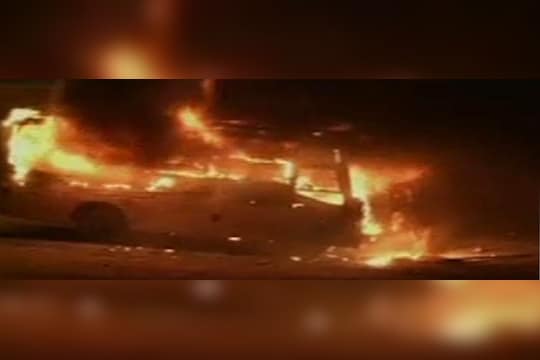 गुजरातमध्ये संचारबंदी, शाळा-काॅलेज,इंटरनेट बंद