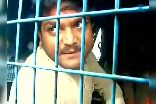एकता यात्रा रोखली, हार्दिक पटेल पोलिसांच्या ताब्यात