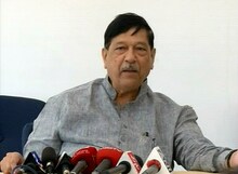 'मोठा भाऊ म्हणून सहन करतो'