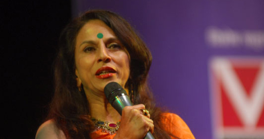 बारबालांना नवरात्रीची भेट, 'आजा नचले' -शोभा डे