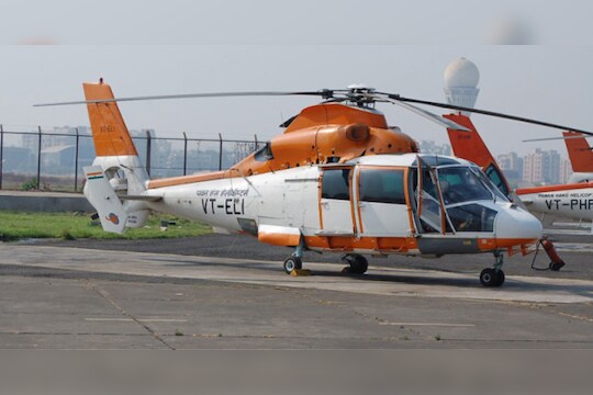 पवनहंसचे हेलिकॉप्टर अरबी समुद्रात  कोसळलं