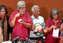 आज आणखी 24 निर्माते-दिग्दर्शकांकडून 'पुरस्कारवापसी'