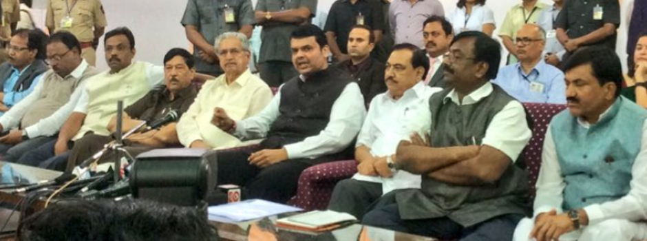 परमारांच्या डायरीत शिंदे-खडसेंचं नाव नाही, मुख्यमंत्र्यांकडून बचाव