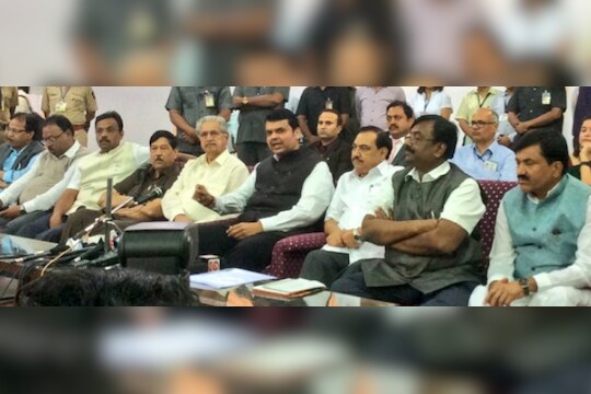परमारांच्या डायरीत शिंदे-खडसेंचं नाव नाही, मुख्यमंत्र्यांकडून बचाव