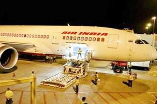 मुंबई विमानतळावर विमानाच्या पंख्यात अडकून कर्मचार्‍याचा मृत्यू