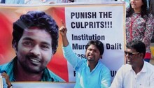 रोहित आत्महत्या प्रकरणः 10 दलित प्रोफेसरांची राजीनामा