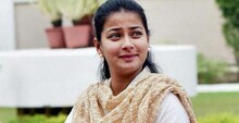 'मेकअप'मुळे काँग्रेसच्या प्रणिती शिंदे अडचणीत, आचारसंहितेचा भंग केल्याची तक्रार!