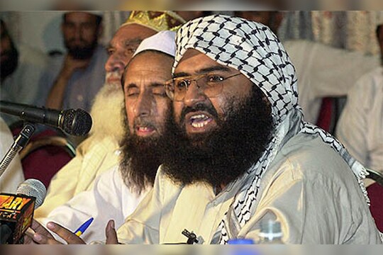 IndiaStrikesBack- भारताच्या कारवाईला घाबरून जीव मुठीत घेऊन पळतोय मसूद अजहर