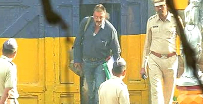 संजय दत्तची अखेर येरवडा तुरुंगातून सुटका