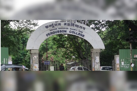 विद्यापीठांमध्ये सुरू असलेल्या राजकारणाची पातळी खालावली आहे का? 
