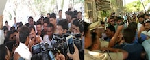जितेंद्र आव्हाडांना धक्काबुक्की, फर्ग्युसनमधला वाद चिघळला जितेंद्र आव्हाडांना धक्काबुक्की, फर्ग्युसनमधला वाद चिघळला