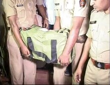 झोपडीत सापडलेले 3 कोटी कोल्हापूरचे बिल्डर झुंजार सरनोबत यांचे ! झोपडीत सापडलेले 3 कोटी कोल्हापूरचे बिल्डर झुंजार सरनोबत यांचे !