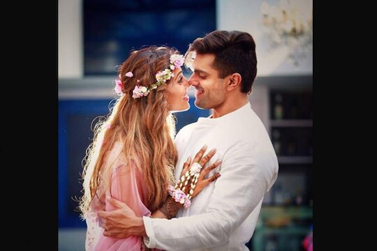 स्मोकिंग करताना दिसला नवरा करण सिंग ग्रोवर, बिपाशा म्हणाली... Bipasha Basu | Karan Singh Grover |