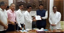नीट परीक्षेबाबत राज ठाकरेंनी घेतली मुख्यमंत्र्यांची भेट नीट परीक्षेबाबत राज ठाकरेंनी घेतली मुख्यमंत्र्यांची भेट