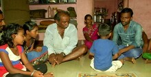 स्वत:च्या मालकीची जमीन विकली म्हणून कुटुंबाला टाकलं वाळीत