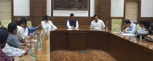 'नीट'च्या प्रश्नावर चर्चा करण्यासाठी राज ठाकरेंनी घेतली मुख्यमंत्र्यांची भेट 'नीट'च्या प्रश्नावर चर्चा करण्यासाठी राज ठाकरेंनी घेतली मुख्यमंत्र्यांची भेट