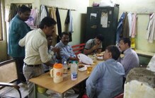 ऑन ड्युटी गटारी महागात, पालिकेचे 7 झिंगाट कर्मचारी निलंबित ऑन ड्युटी गटारी महागात, पालिकेचे 7 झिंगाट कर्मचारी निलंबित