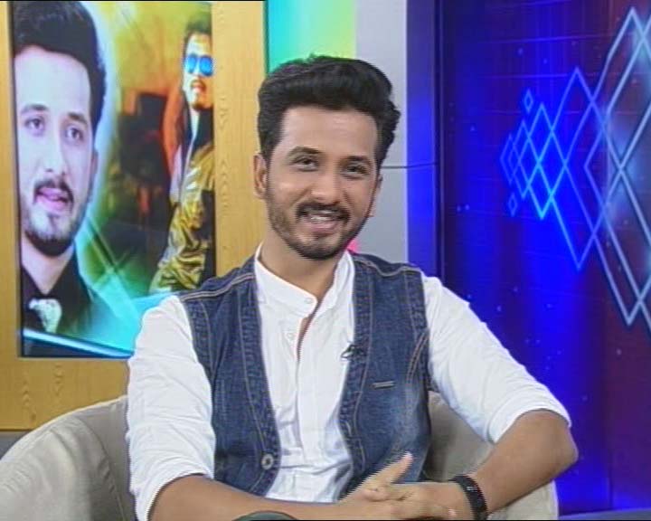 ‘टॉक टाइम’मध्ये अभिजीत खांडकेकर