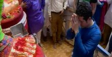सचिन तेंडुलकर कुटुंबासह लालबाग राजाच्या चरणी