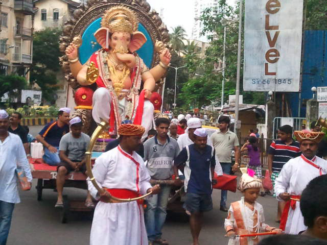 'पुढच्या वर्षी लवकर या'ची हाक बाप्पानं ऐकली!