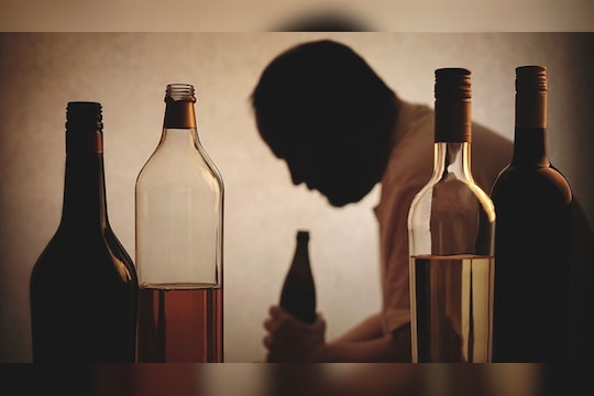 गुरुजी, व्यसन कराल तर नोकरीला मुकाल !