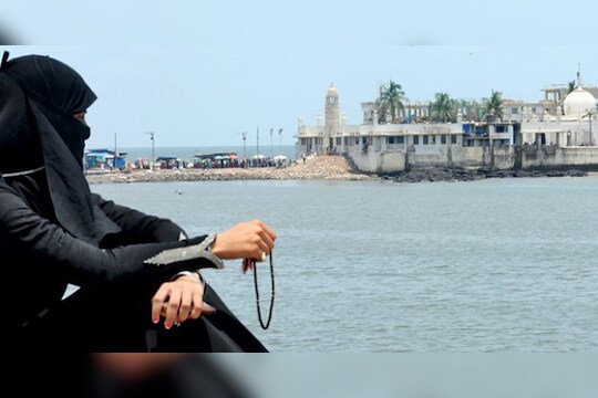 महिलांना मजारपर्यंत प्रवेश देऊ; ट्रस्टची सुप्रीम कोर्टात हमी