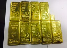 स्पाईसजेट विमानाच्या टाॅयलेटमधून 2.75 कोटीचं सोनं जप्त स्पाईसजेट विमानाच्या टाॅयलेटमधून 2.75 कोटीचं सोनं जप्त