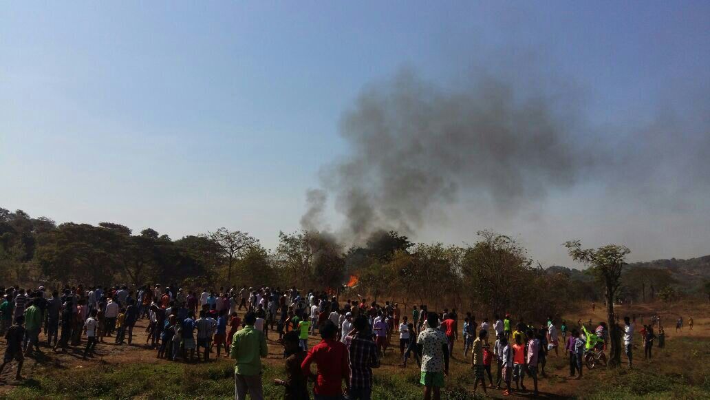 आरे कॉलनीत कोसळलं हेलिकॉप्टर