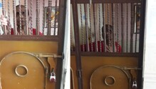 पालिका कर्मचाऱ्यांचा पराक्रम,आजीबाई घरात असून केलं सील ! पालिका कर्मचाऱ्यांचा पराक्रम,आजीबाई घरात असून केलं सील !
