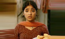 झायरा वसीमच्या निर्णयावर अब्बू आझमी आणि शिवसेनेत जुंपली!