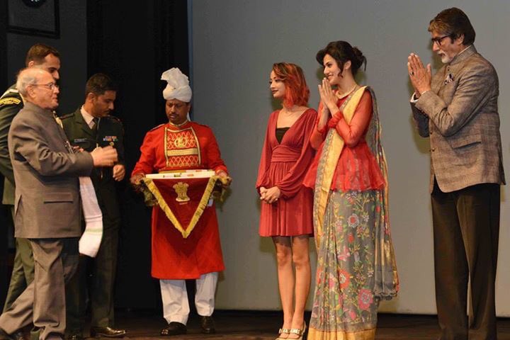 राष्ट्रपतींनी अमिताभ आणि टीमसोबत पाहिला 'पिंक'