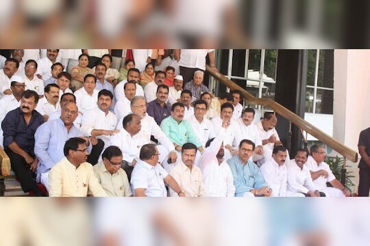 एकाच वेळी 19 आमदारांना निलंबित करणं, हे राजकीय षडयंत्र आहे का ?