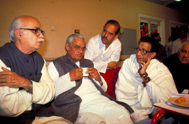 राजकारणातील 'सयामी जुळे'