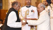 शरद पवारांचा सन्मान, पद्मविभूषण प्रदान