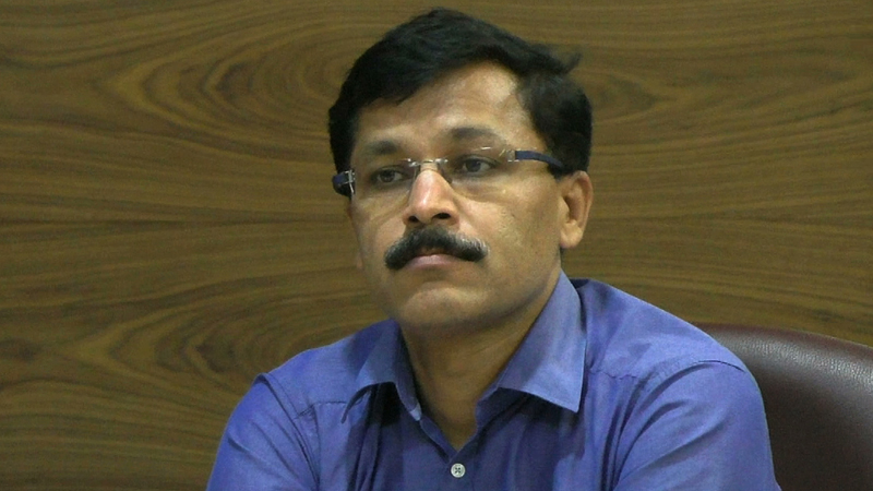 तुकाराम मुंढे कामाला लागले, लेटलतिफांचा एका दिवसाचा पगार कापला