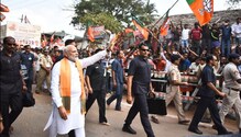 मोदी दोन दिवसांच्या गुजरात दौऱ्यावर, पाटीदार समाजाचं मन वळवण्याचा प्रयत्न मोदी दोन दिवसांच्या गुजरात दौऱ्यावर, पाटीदार समाजाचं मन वळवण्याचा प्रयत्न